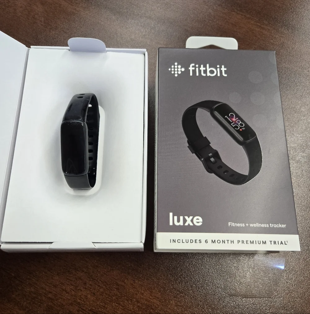 Fitbit Luxe Fitness Tracker ⌚️🏃♀️